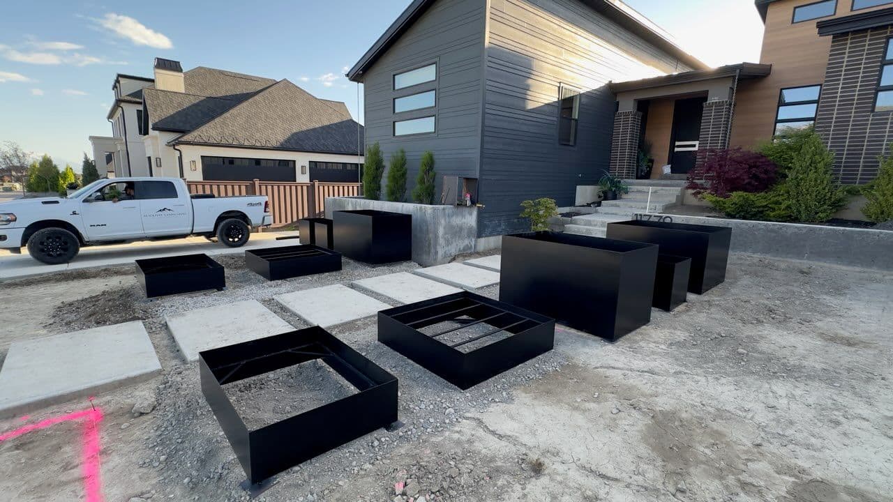 Gallery photos for Custom Steel Planters for Modern Elegance: Image #1