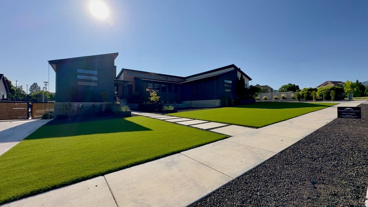 Gallery photos for Stunning Minimalist Landscape Design Transformation: Image #2